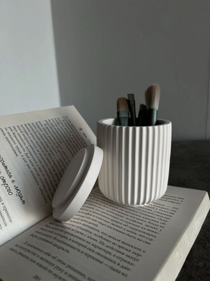 Ribbed concrete jar 10cm*6 cm